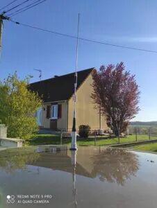 装咋打孔？咋布线？供电咋解决？需要啥工具？开元棋牌【车友俱乐部】车载电台咋选？天线安(图11)